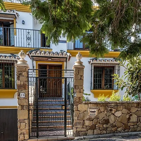 Bed and breakfast Tadawn Literary Coliving Estepona
